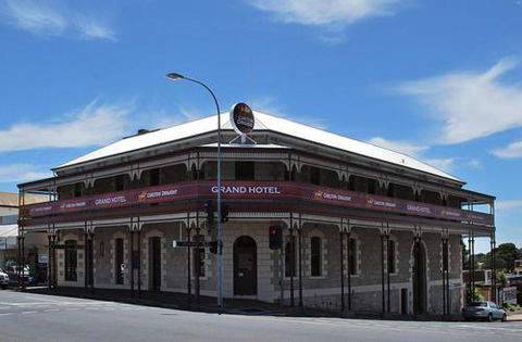 The Grand Hotel Millicent - Tourism Canberra 0