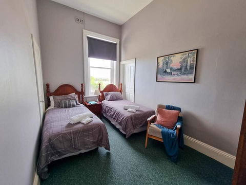 The Grand Hotel Millicent - Tourism Canberra 3