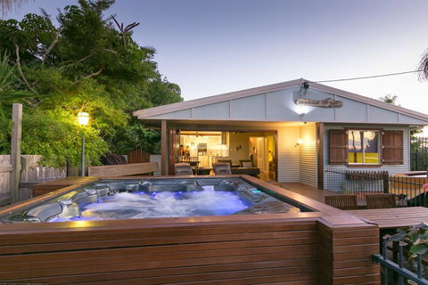 Beachside Cottages - Tourism Canberra 0