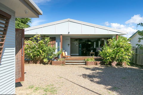 Beachside Cottages - Tourism Canberra 2