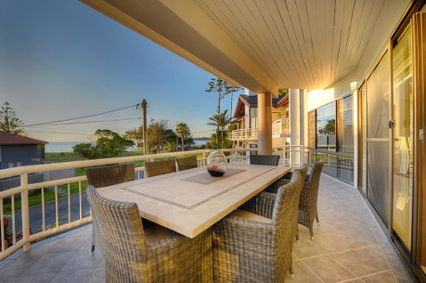 BEACHSIDE MANOR - Walk To The Beach - Tourism Canberra 2