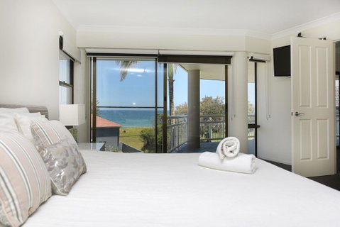 BEACHSIDE MANOR - Walk To The Beach - Tourism Canberra 1