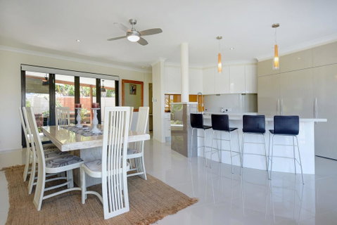 BEACHSIDE MANOR - Walk To The Beach - Tourism Canberra 3