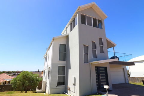 Beachside Oasis - Tourism Canberra 0
