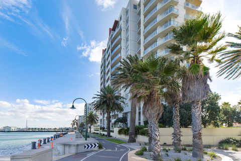 Beachside Port Melbourne - Tourism Canberra 0