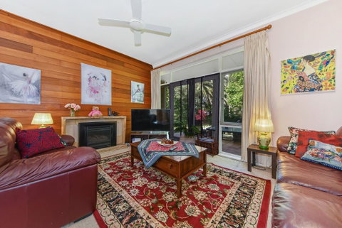 BEAUTIFUL HOLIDAY HOME CLOSE TO KU-RING-GAI CHASE NNT328 - Tourism Canberra 1