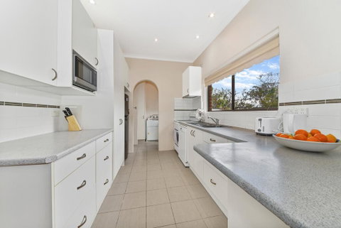 BEAUTIFUL HOLIDAY HOME CLOSE TO KU-RING-GAI CHASE NNT328 - Tourism Canberra 3