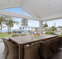 Beauty and the Beach' 88 Foreshore Drive - large home with WIFI  water views
