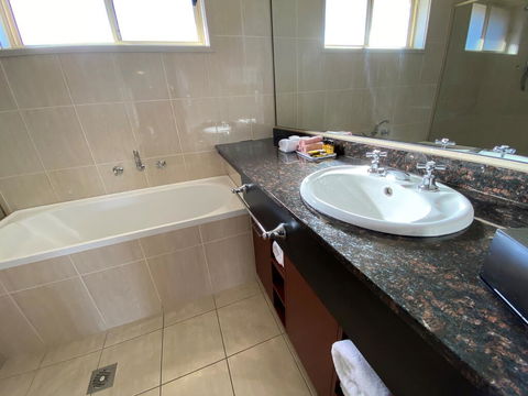 Best Western Plus All Settlers Motor Inn - Tourism Canberra 2
