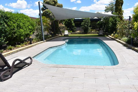Best Western Plus All Settlers Motor Inn - Tourism Canberra 3