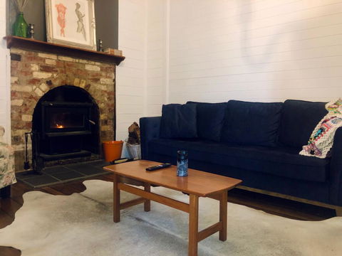 Blue Duck Cottage, Village Comfort, Fireplace - Tourism Canberra 1