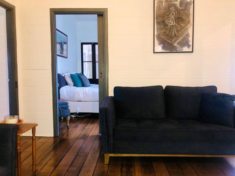 Blue Duck Cottage, Village Comfort, Fireplace - Tourism Canberra 2