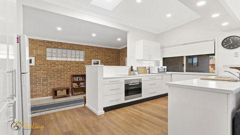 Blue Fish - 41 Boulder Bay Road - Tourism Canberra 2