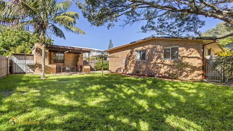 Blue Fish - 41 Boulder Bay Road - Tourism Canberra 1