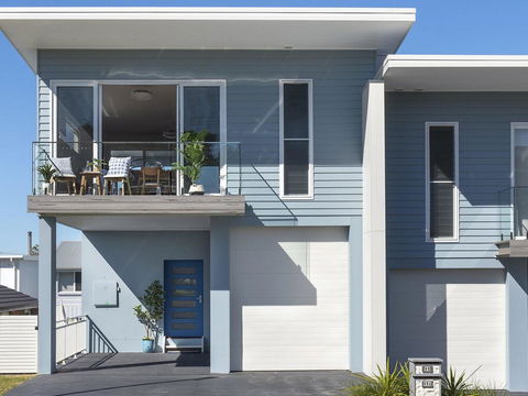 Blue Pelican - Pacific Views, Walk To Beach - Tourism Canberra 0