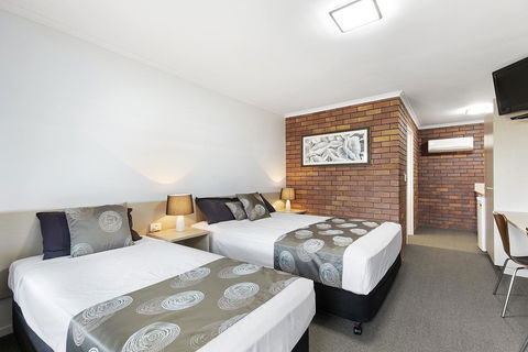 Blue Shades Motel - Tourism Canberra 3
