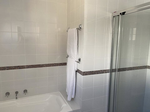 Blue Sky Escapes Seaview Apartment - Tourism Canberra 1