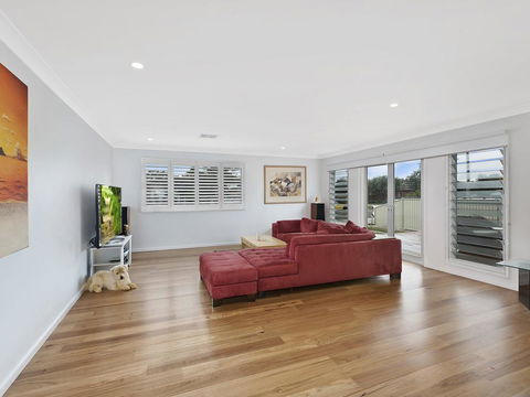 Blue Summer House - Tourism Canberra 2