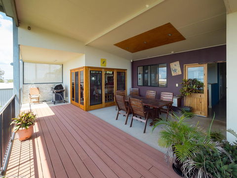 Blue Water Retreat - Upstairs - Tourism Canberra 0