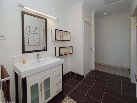 Blue Water Retreat - Upstairs - Tourism Canberra 2