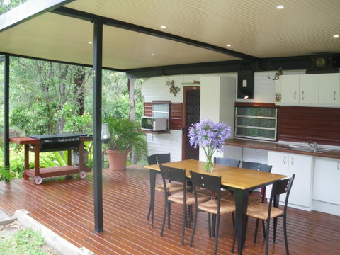 BoBRENE On Tamborine Nude Retreat - Cosy Chalet - Tourism Canberra 2