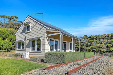 Time Out Train Station - Tourism Canberra 0