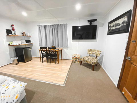 Warrego Hotel Motel Cunnamulla - Tourism Canberra 3