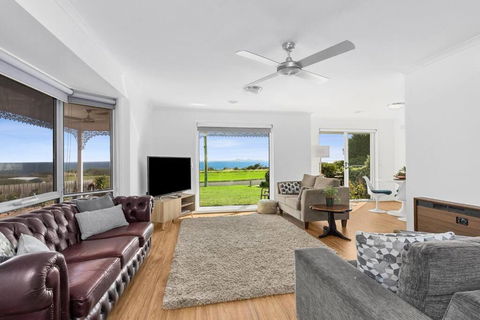 WATERFRONT - BAY VIEWS - Edgewater Springs - Tourism Canberra 0