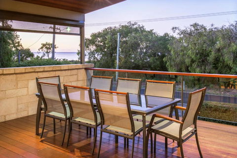 XYZ Holiday Home - Tourism Canberra 3