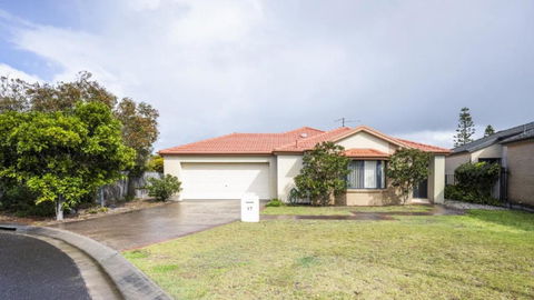 Yamba Days Pet Friendly - Tourism Canberra 0