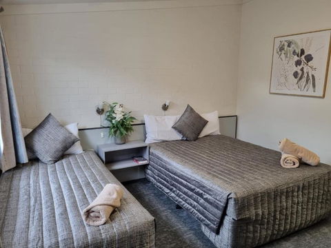 Y Motels Yarraman - Tourism Canberra 0
