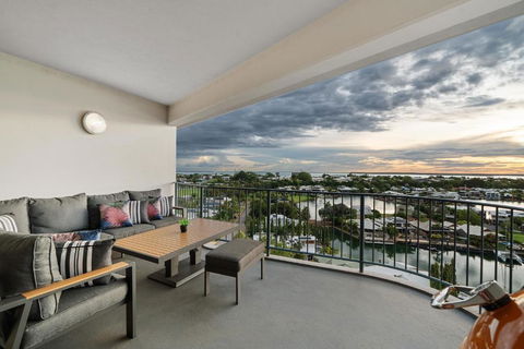 Anchor Point Penthouse 3BR With Marina Views - Pool - BBQs - Tourism Canberra 3