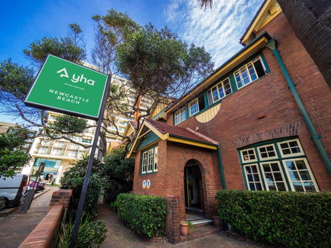 YHA Newcastle Beach - Tourism Canberra 0