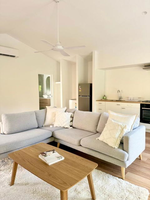 Yaroomba Guesthouse - Tourism Canberra 0