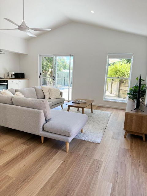 Yaroomba Guesthouse - Tourism Canberra 2