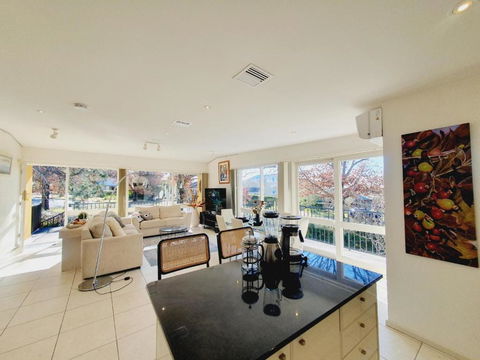 Yarralumla Sunny&open&comfy 3B&2B Home Near By A Lake And Shopping Centre - Tourism Canberra 0