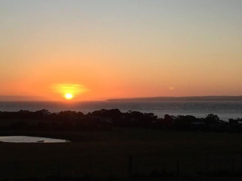 YOLO- Beach-house Views, Near Penguins, Nbn! - Tourism Canberra 3