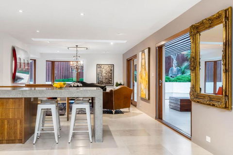 Your Luxury Escape One Coral - Tourism Canberra 3