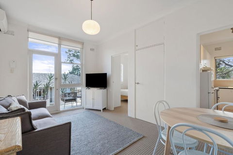 Your Stylish Balmain Retreat - Tourism Canberra 2
