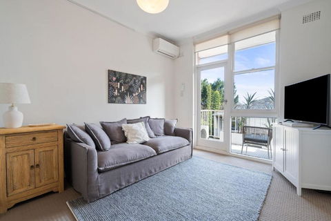Your Stylish Balmain Retreat - Tourism Canberra 3
