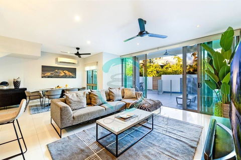 ZEN ARCTIC Luxury 2-Story T/House + Pool & Markets - Tourism Canberra 0
