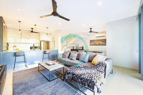 ZEN ARCTIC Luxury 2-Story T/House + Pool & Markets - Tourism Canberra 1