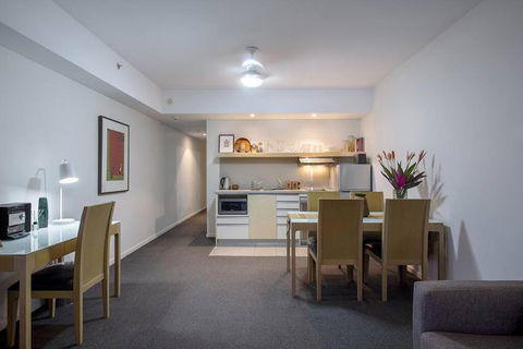 ZEN CITY & SEA Executive 1-BR Suite In Darwin CBD - Tourism Canberra 0