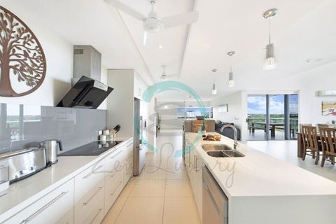 ZEN LUXURY: 2-Story 4-BR Penthouse In Darwin City With Mindal Markets & Harbour Views - Tourism Canberra 0