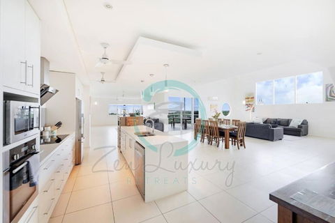 ZEN LUXURY: 2-Story 4-BR Penthouse In Darwin City With Mindal Markets & Harbour Views - Tourism Canberra 2