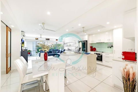 ZEN Tree Blossom: 3-BR Luxury Apt Near Waterfront - Tourism Canberra 0