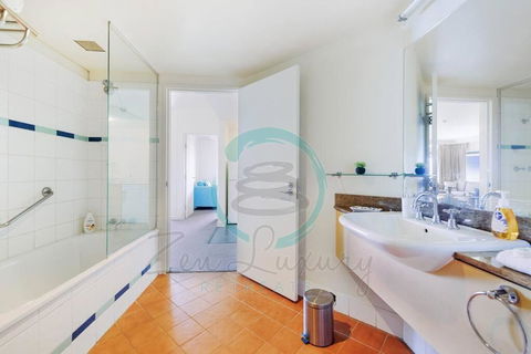 ZEN88 Esplanade: 3-BR Luxury Suite Near Waterfront - Tourism Canberra 2