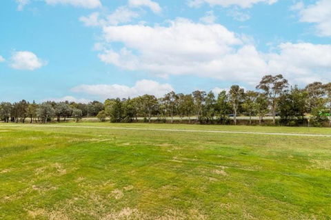 ZMITH Apartment - BROOKE, - Near AIS, GIO Stadium, UC, & Nth - Canberra Hospital - Tourism Canberra 3