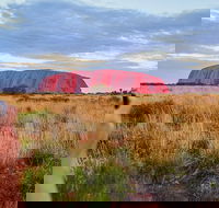 Uluru Ayers Rock Sunset with Outback Barbecue Dinner and Star Tour - Tourism Canberra