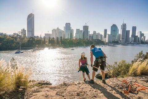 Abseiling The Kangaroo Point Cliffs In Brisbane - Tourism Canberra 1